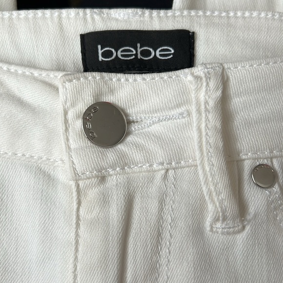 White stretchy Bebe jeans size 28.like new.Zippers on the bottom. - Picture 6 of 8